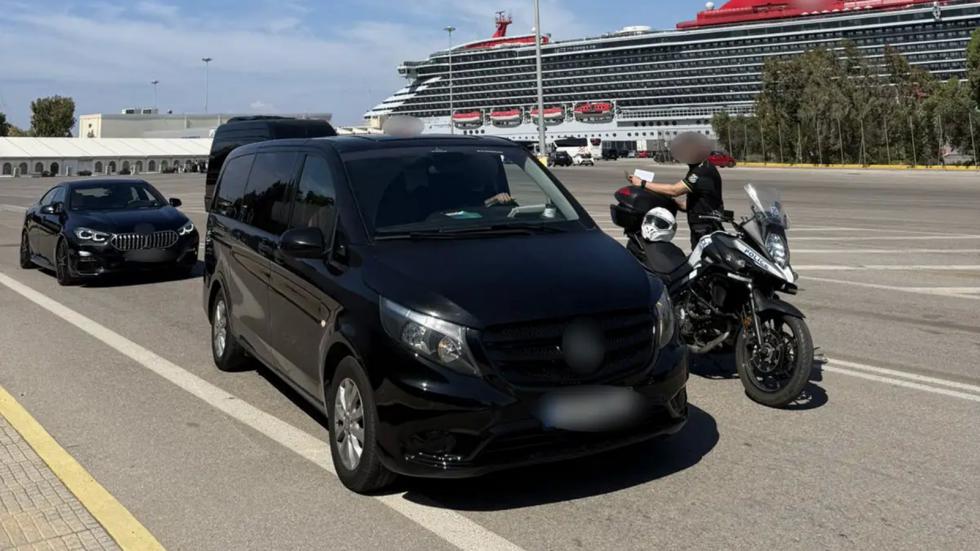 Tαξί: Έλεγχοι της ΕΛ.ΑΣ. & σύλληψη για είσπραξη υπερβολικού κομίστρου